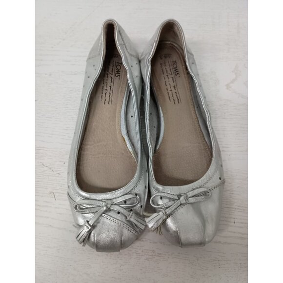 Toms Ballet Flats Womens Size 8.5 Silver Leather Eyelet Slip On Comfort Shoes - Picture 5 of 10